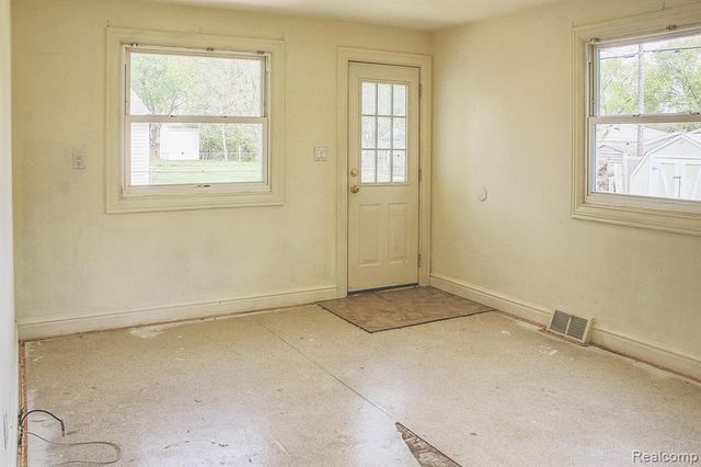 1208 Genella Street, Waterford, MI 48328