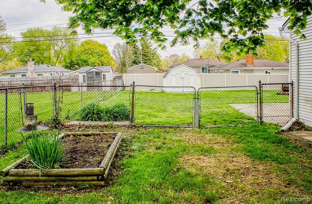 1208 Genella Street, Waterford, MI 48328