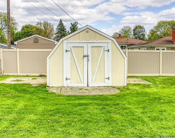 1208 Genella Street, Waterford, MI 48328