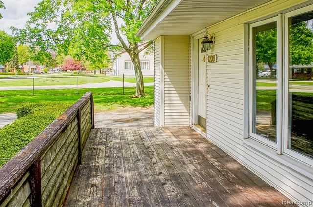 1208 Genella Street, Waterford, MI 48328