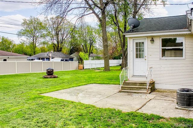 1208 Genella Street, Waterford, MI 48328