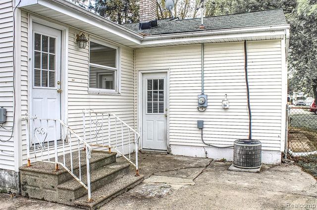 1208 Genella Street, Waterford, MI 48328
