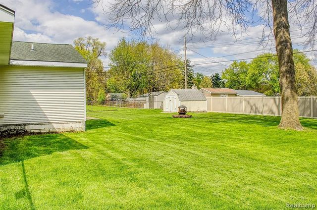 1208 Genella Street, Waterford, MI 48328