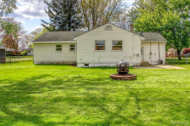1208 Genella Street, Waterford, MI 48328