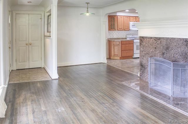 1208 Genella Street, Waterford, MI 48328