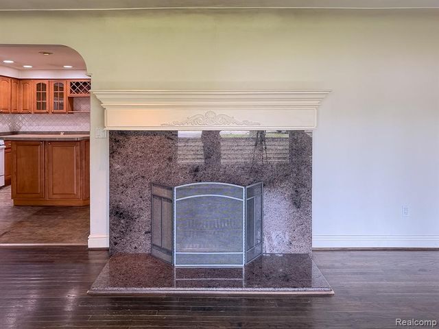 1208 Genella Street, Waterford, MI 48328