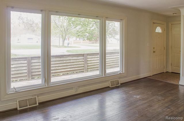 1208 Genella Street, Waterford, MI 48328