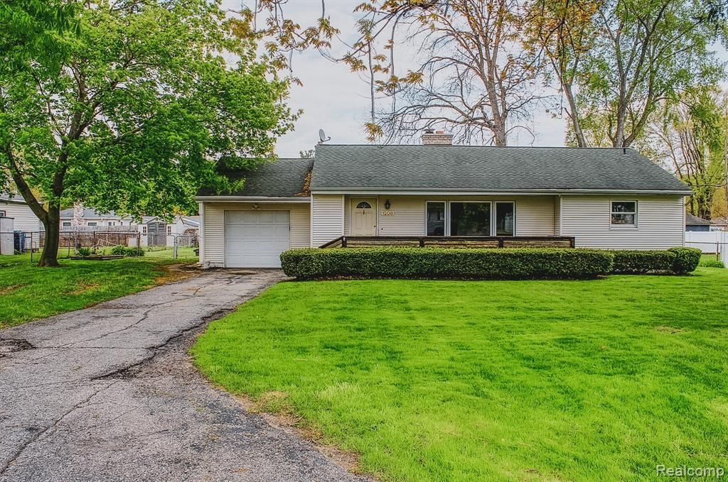 1208 Genella Street, Waterford, MI 48328