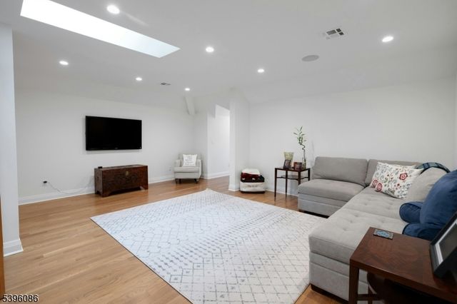 149 Hillcrest Ave, Summit City, NJ 07901