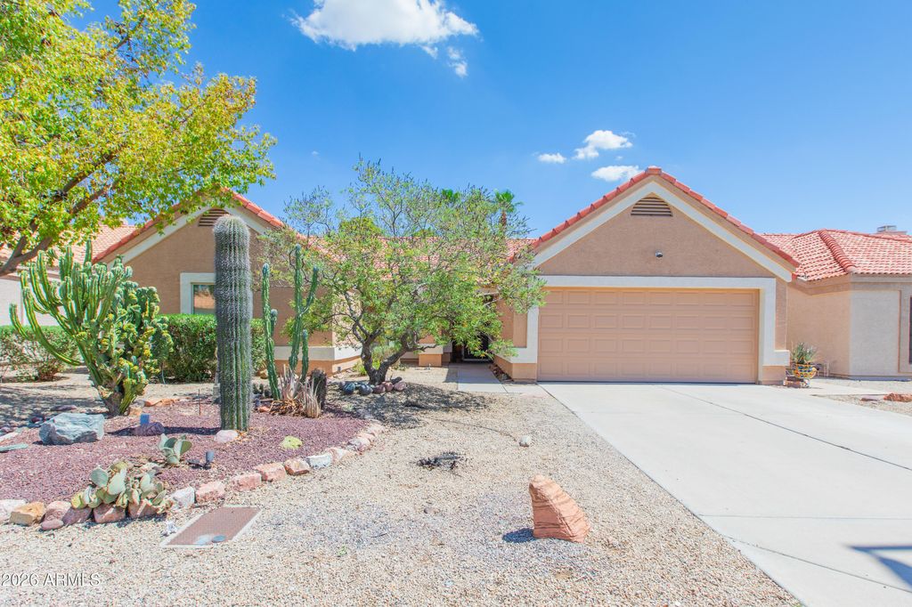 651 N COBBLESTONE Street, Gilbert, AZ 85234 — exterior