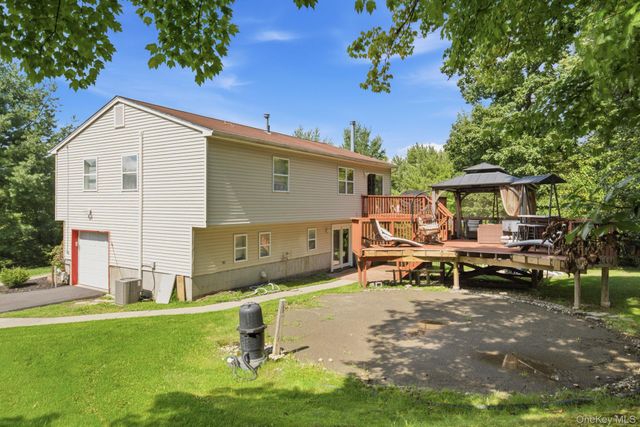 17 Old Hemlock Drive, New Windsor, NY 12553