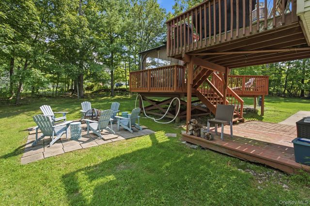 17 Old Hemlock Drive, New Windsor, NY 12553