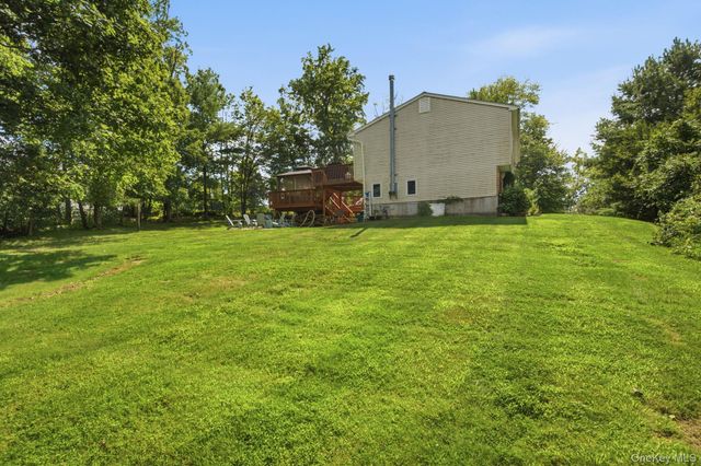 17 Old Hemlock Drive, New Windsor, NY 12553
