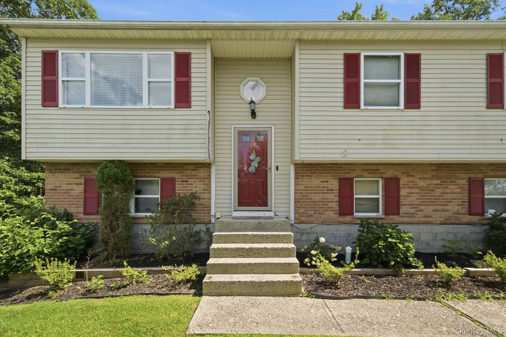 17 Old Hemlock Drive, New Windsor, NY 12553 — photo 2