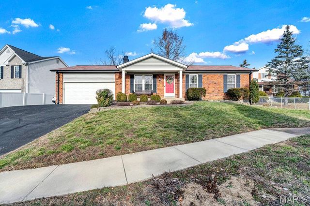 4727 Ringer Road, St Louis, MO 63129