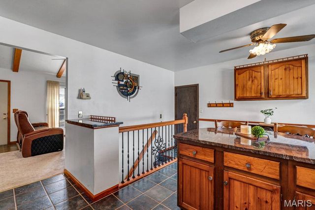 4727 Ringer Road, St Louis, MO 63129