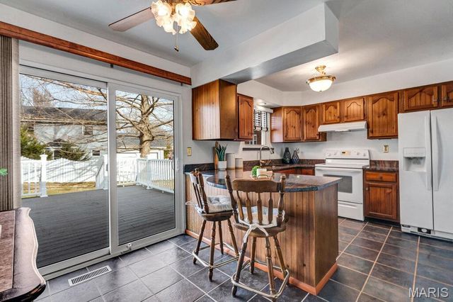 4727 Ringer Road, St Louis, MO 63129