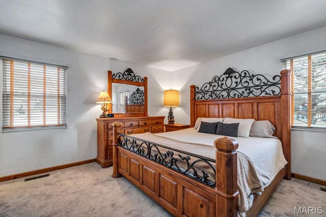 4727 Ringer Road, St Louis, MO 63129