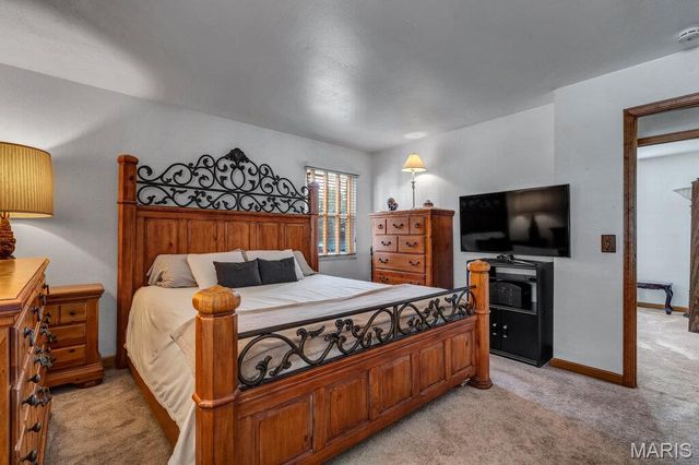 4727 Ringer Road, St Louis, MO 63129