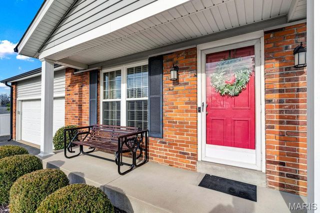 4727 Ringer Road, St Louis, MO 63129