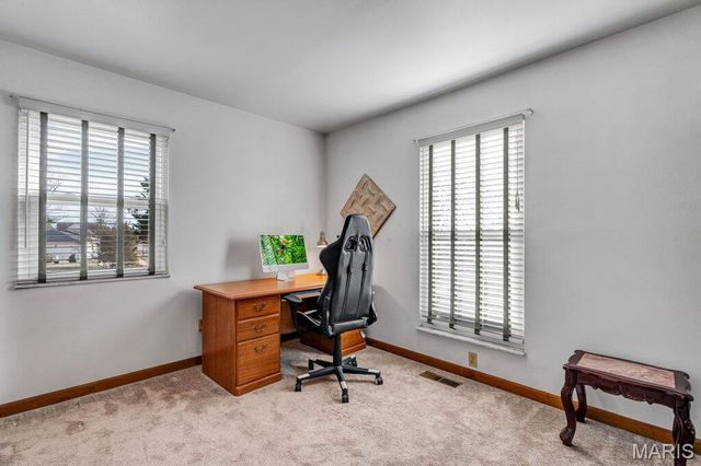 4727 Ringer Road, St Louis, MO 63129