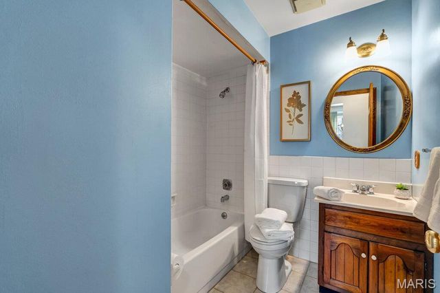 4727 Ringer Road, St Louis, MO 63129