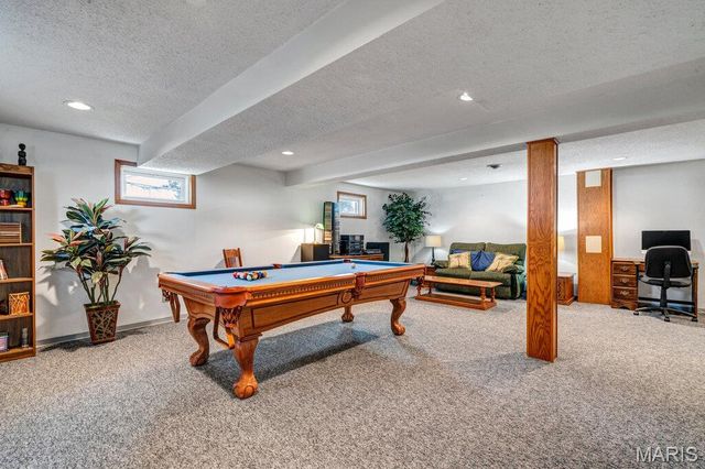 4727 Ringer Road, St Louis, MO 63129