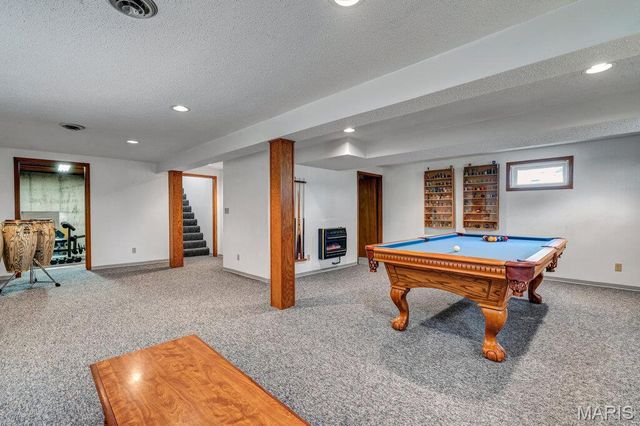 4727 Ringer Road, St Louis, MO 63129