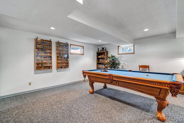 4727 Ringer Road, St Louis, MO 63129