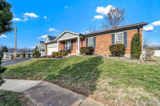 4727 Ringer Road, St Louis, MO 63129