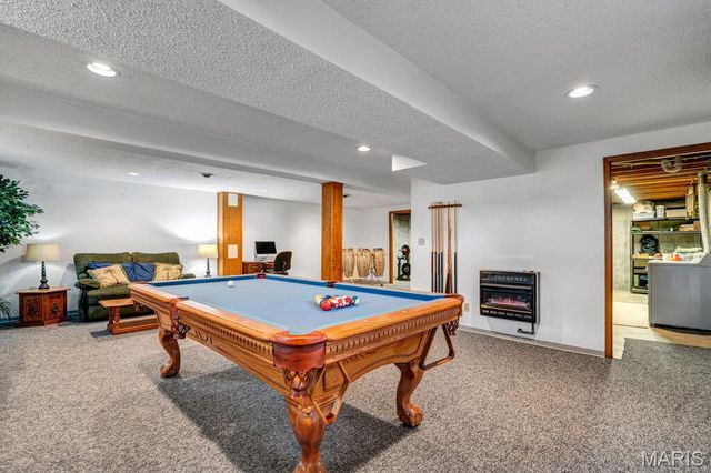 4727 Ringer Road, St Louis, MO 63129