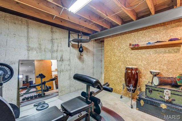 4727 Ringer Road, St Louis, MO 63129