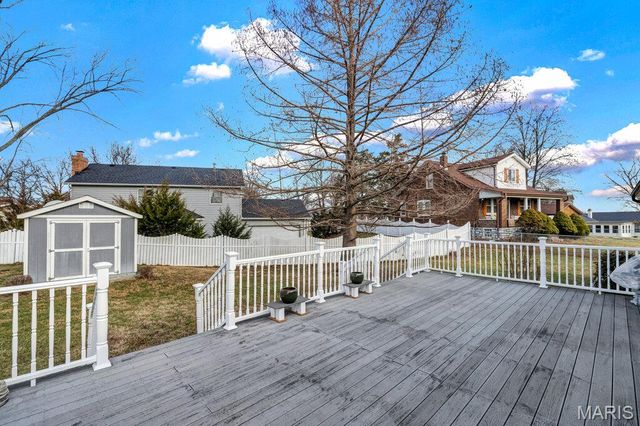 4727 Ringer Road, St Louis, MO 63129