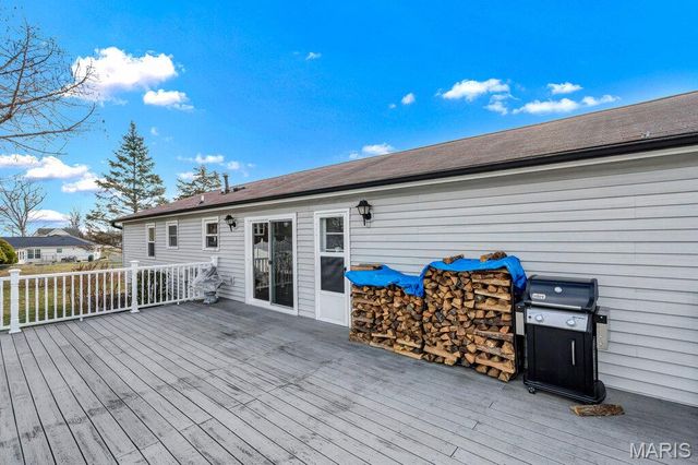 4727 Ringer Road, St Louis, MO 63129