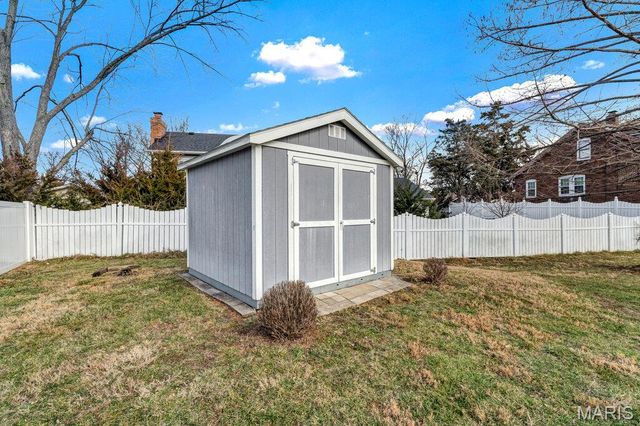 4727 Ringer Road, St Louis, MO 63129