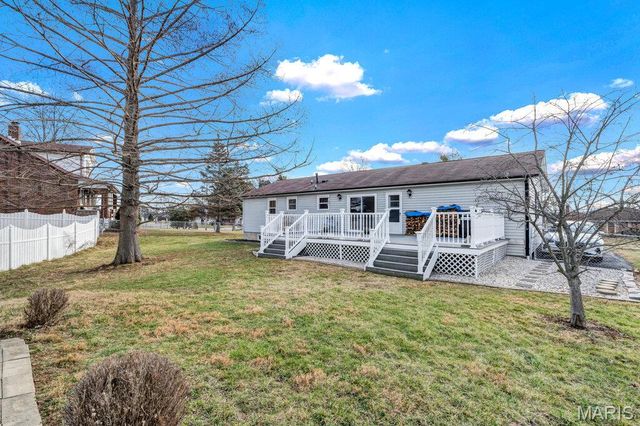 4727 Ringer Road, St Louis, MO 63129