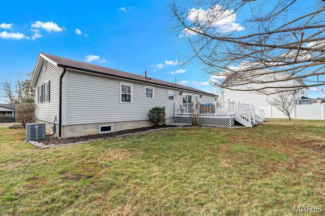 4727 Ringer Road, St Louis, MO 63129