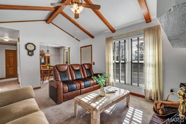 4727 Ringer Road, St Louis, MO 63129