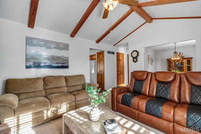 4727 Ringer Road, St Louis, MO 63129