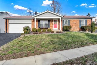 4727 Ringer Road, St Louis, MO 63129