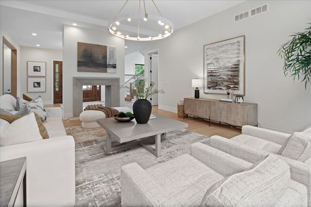 104 S Monroe Street, Hinsdale, IL 60521