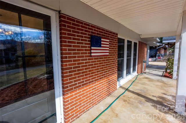 67 Fairlane Drive, Waynesville, NC 28786