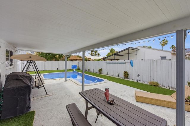 14600 Ashland Pl, Davie, FL 33325