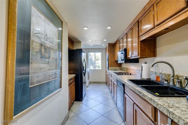 730 South Royal Crest Circle 426, Las Vegas, NV 89169