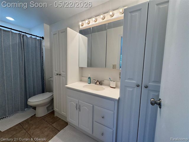 28331 Seneca Street, Flat Rock, MI 48134