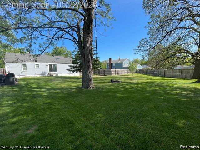 28331 Seneca Street, Flat Rock, MI 48134
