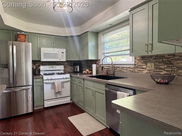 28331 Seneca Street, Flat Rock, MI 48134