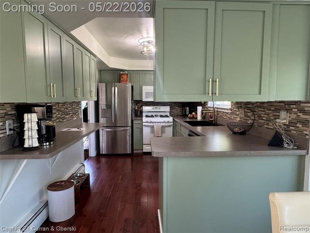 28331 Seneca Street, Flat Rock, MI 48134