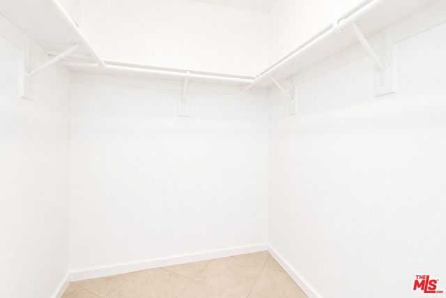 7320 Hawthorn Avenue 203, Los Angeles, CA 90046