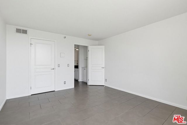 7320 Hawthorn Avenue 203, Los Angeles, CA 90046